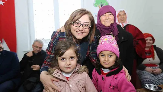 AK Parti'nin Gaziantep adayı Fatma Şahin