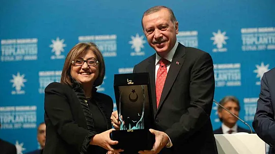AK Parti'nin Gaziantep adayı Fatma Şahin