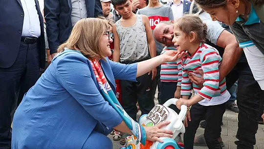 AK Parti'nin Gaziantep adayı Fatma Şahin