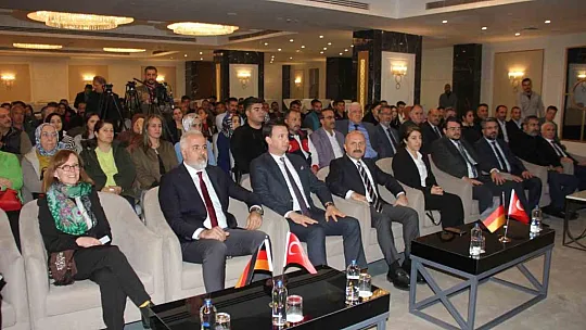 Alman Arkeolog Prof. Dr. Friedric Karl Dörner'in fotoğraf arşivi teslim edildi