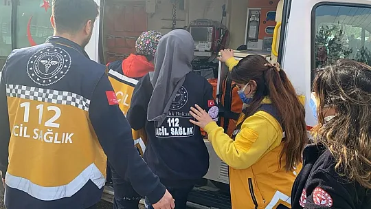 Ambulans ile otomobil çarpıştı: 2 yaralı