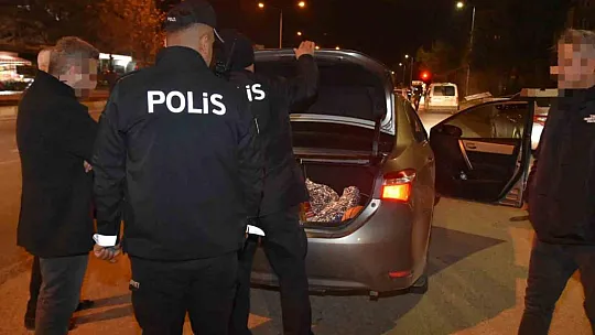 Aranan şahıslar yakalandı