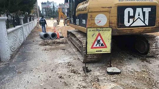 ASKİM ekipleri kanalizasyon hattı yenileme çalışmalarına devam ediyor