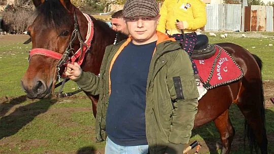 Atalarından devraldıkları rahvan atlarına gözleri gibi bakarak yarışlara hazırlıyorlar
