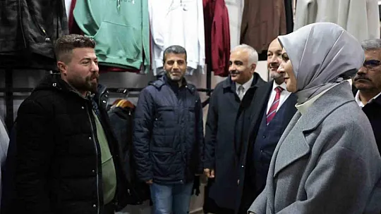 Bakan Göktaş deprem bölgesinde esnafı ziyaret etti