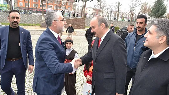 Bakan Işıkhan, Batman Valisi ile görüşerek eski vekil Hamidi'nin taziyesi katıldı