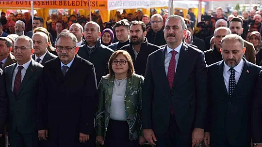 Bakan Özhaseki: 'Şehircilik yapacaksanız, ciddi bir belediye başkanlığı yapıyorsanız önceliğinizi böyle altyapı çalışmalarına verirsiniz'
