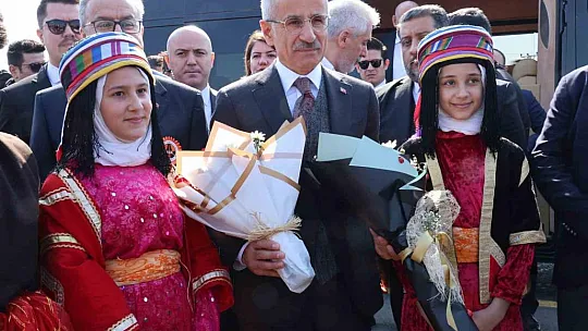 Bakan Uraloğlu, Diyarbakır-Bismil-Batman kara yolunun açılışını gerçekleştirdi