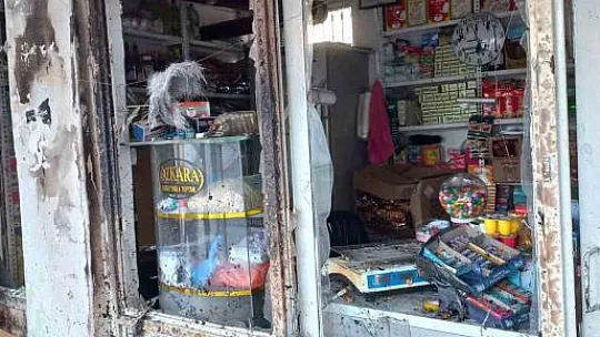 Bakkalda çıkan yangın korkuttu