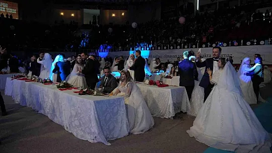 Başkan Fatma Şahin 250 çiftin nikahını kıydı