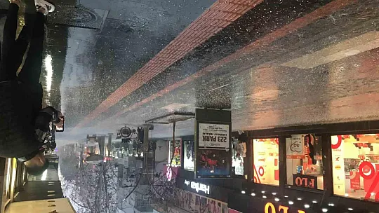Batman'da dolu yağışı yolları beyaza bürüdü