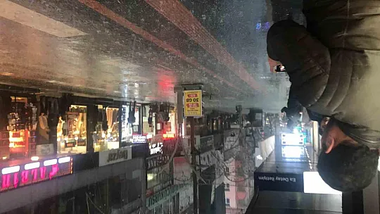 Batman'da dolu yağışı yolları beyaza bürüdü