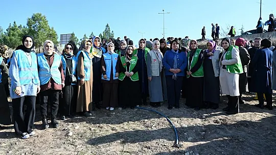 Batman'da Gazzeli şehitler anısına yüzlerce fidan toprakla buluşturuldu