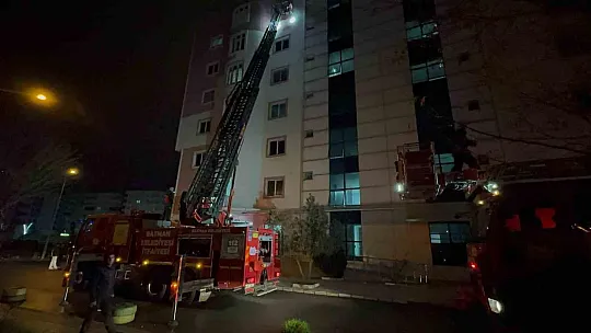 Batman'da psikiyatri hastası, hastanede kaldığı odayı ateşe verdi