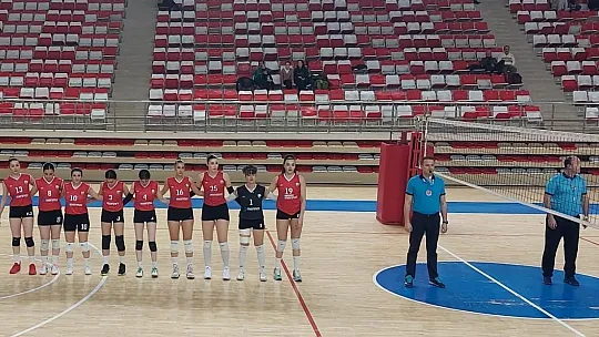 Besni GSK Kadın Voleybol Takımı Play-Off 'a galibiyetle başladı