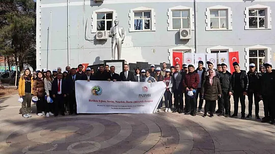 Besnili öğrenciler kültür gezisinde