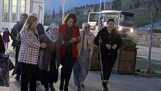 Bilge anneler yemekte buluştu