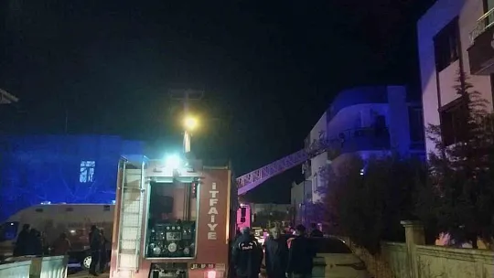Bina içerisinde çıkan yangında 4 kişi zehirlendi