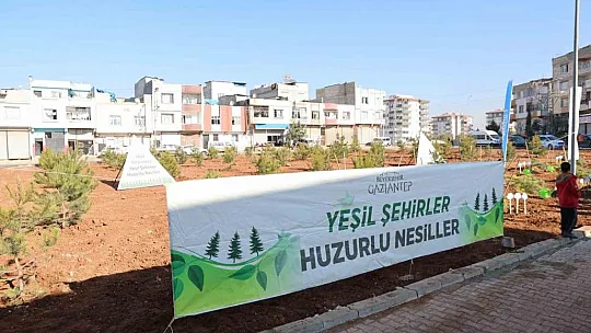 Büyükşehir, Taşlıca Malazgirt Mahallesi'nde ağaç dikimi yaptı