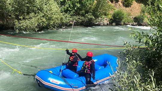 Kayıp Hemşire Güneş'i Bulmak İçin Müküs Çayına Beton Bariyerler Bırakılacak