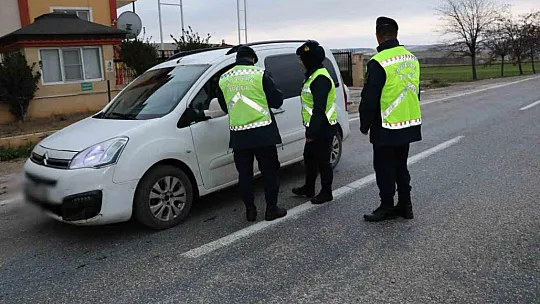 Çakar lamba yasağına uymayan 195 sürücüye ceza