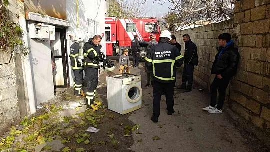 Çamaşır makinesinden çıkan yangın korkuttu