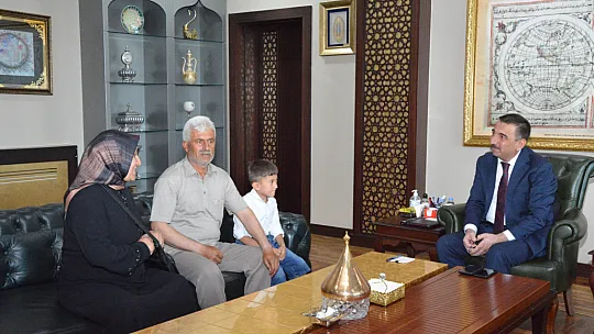 Diyarbakır Anneleri, Siirt Valisi Hacıbektaşoğlu'nu Ziyaret Etti