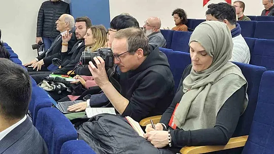 Deprem bölgesini gezen yabancı basın mensupları bilgilendirildi