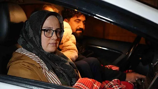 Deprem korkusuyla 6 Şubat fobisi yaşayınca geceyi araçta geçirdiler