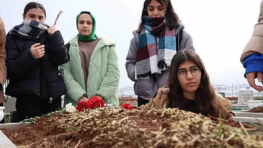 Depremde hayatını kaybeden Eylül, sınıf arkadaşları tarafından unutulmadı