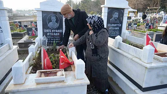 Depremde oğlu, gelini ve torunu kaybetti, kelimeler boğazına düğümlendi