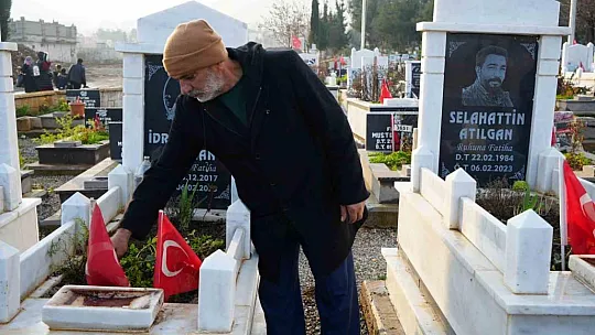 Depremde oğlu, gelini ve torunu kaybetti, kelimeler boğazına düğümlendi