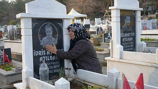 Depremde oğlu, gelini ve torunu kaybetti, kelimeler boğazına düğümlendi