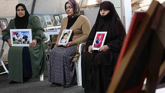 Diyarbakır anneleri yeni yıla evlat hasretiyle buruk giriyor