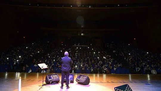 Diyarbakır'da 'Eskimeyen Ezgiler' dinleyiciyle buluştu