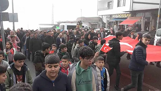Diyarbakır'da 'Kahrolsun PKK' sloganlarıyla şehitlere saygı yürüyüşü düzenlendi