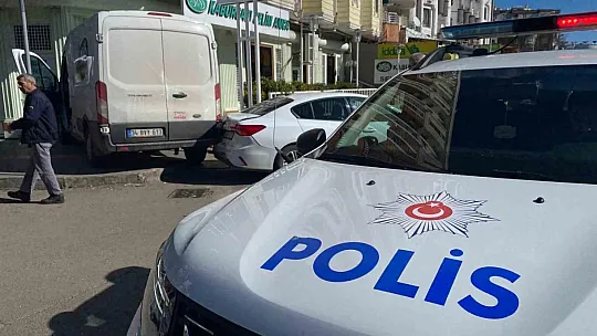 Diyarbakır'da 4 aracın karıştığı kazada 13 kişi yaralandı