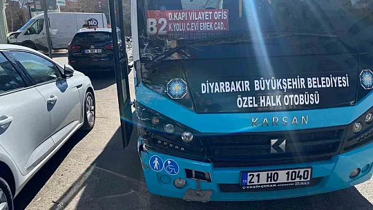 Diyarbakır'da 4 aracın karıştığı kazada 13 kişi yaralandı