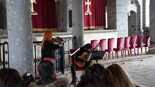 Diyarbakır'da asırlık kilisede klasik müzik konseri