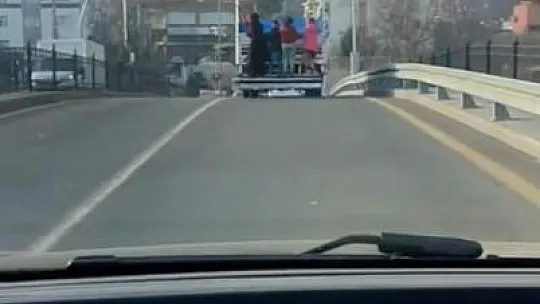 Diyarbakır'da çocukların tehlikeli yolculuğu kamerada