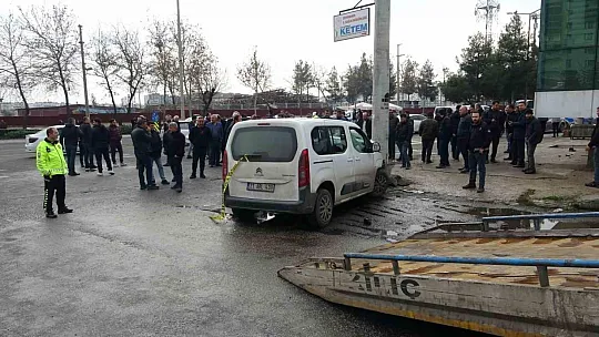 Diyarbakır'da feci kaza güvenlik kamerasına yansıdı: 1 ölü, 3 ağır yaralı