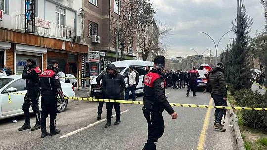 Diyarbakır'da husumetli iki grup arasında silahlı kavga: 1 ölü, 3 yaralı