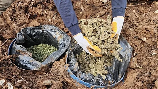 Diyarbakır'da jelikan bidon içerisine saklanmış 43 kilo esrar ele geçirildi