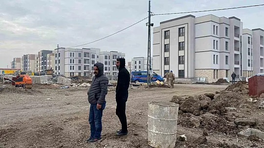 Diyarbakır'da kamyon altında kalan işçi hayatını kaybetti
