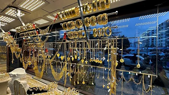 Diyarbakır'da kuyumcu esnafı satacak çeyrek altın bulamıyor