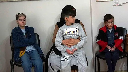 Diyarbakır'da memurun yazışma hatası nedeniyle 20 kelebek hastasının boğaz ameliyatı ertelendi