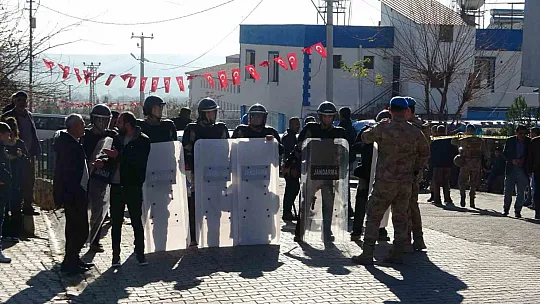Diyarbakır'da öğrencilerin kavgasına veliler de dahil oldu, polis ve jandarma müdahale etti