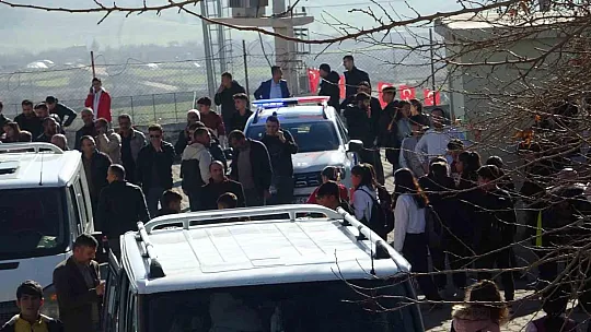 Diyarbakır'da öğrencilerin kavgasına veliler de dahil oldu, polis ve jandarma müdahale etti