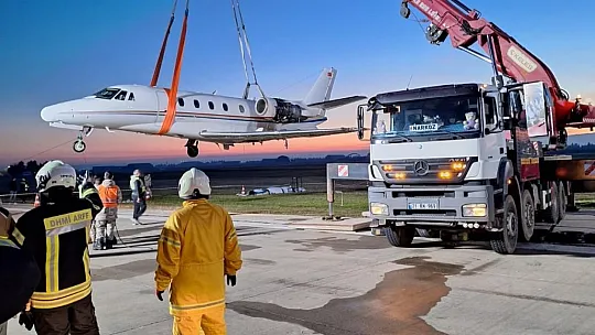 Diyarbakır'da pistten çıkan özel jet kaldırıldı