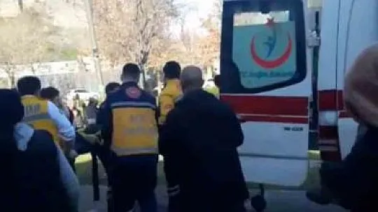Diyarbakır'da surlardan düşen çocuk ağır yaralandı